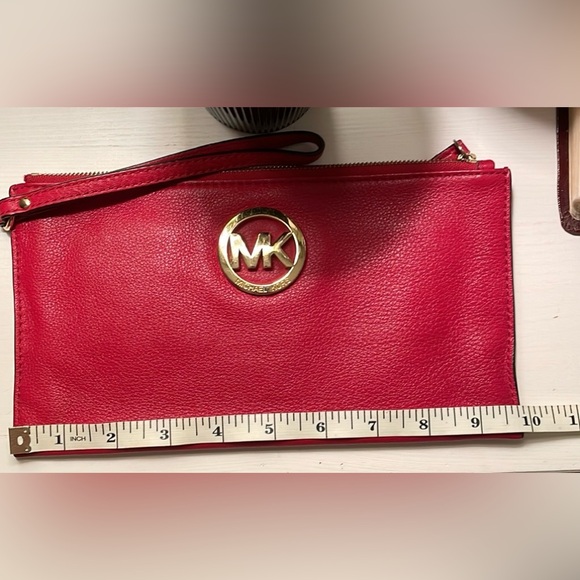 Michael Kors Leather Wristlet bag in red - Picture 10 of 10